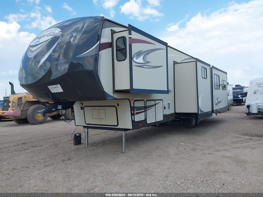 2016 Forest River Wildwood 5Th Wheel 34' white null null 4X4FWBN23GU009335 photo #3