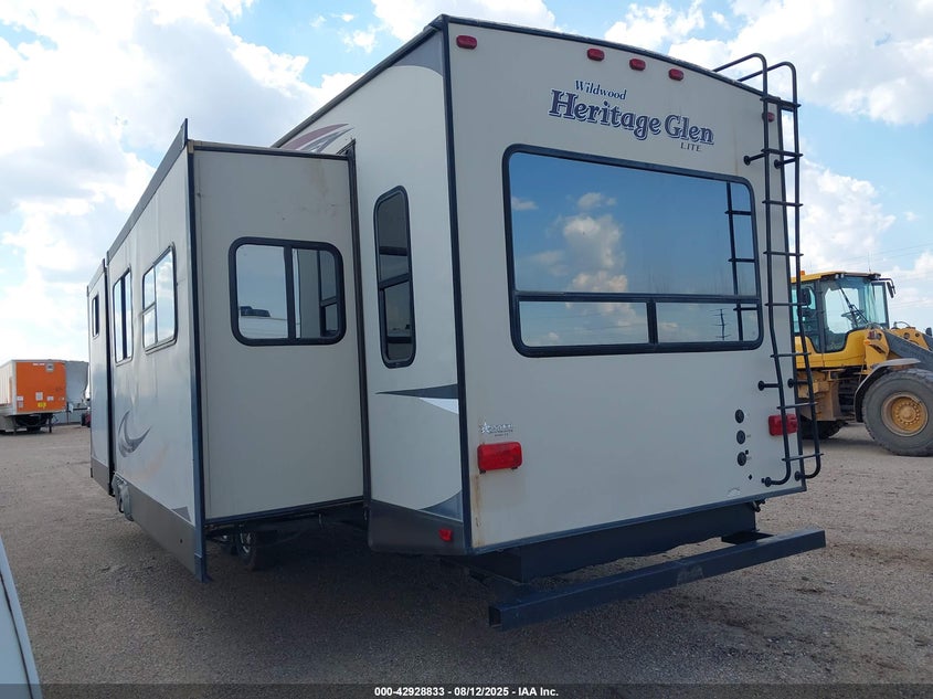 2016 Forest River Wildwood 5Th Wheel 34' white null null 4X4FWBN23GU009335 photo #4