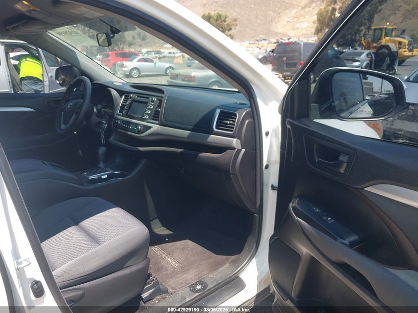 2016 TOYOTA HIGHLANDER LE - 5TDZARFH7GS018427