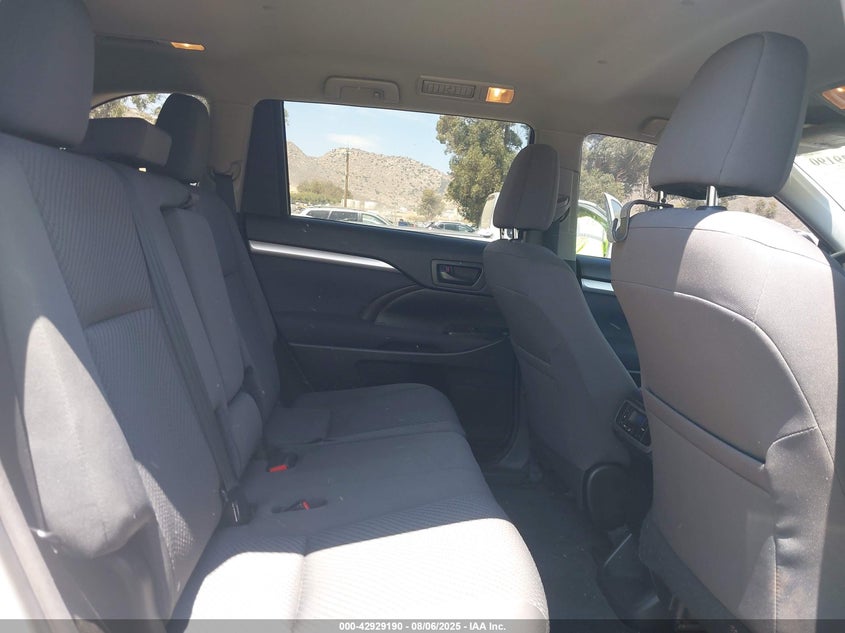 2016 TOYOTA HIGHLANDER LE - 5TDZARFH7GS018427