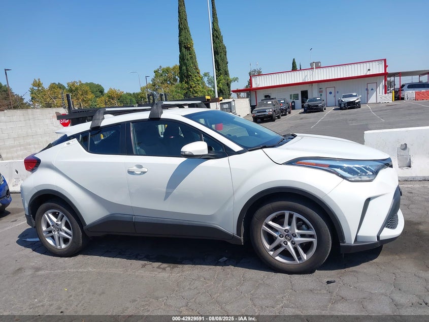 VIN NMTKHMBX3MR136871 2021 TOYOTA C-HR LE
