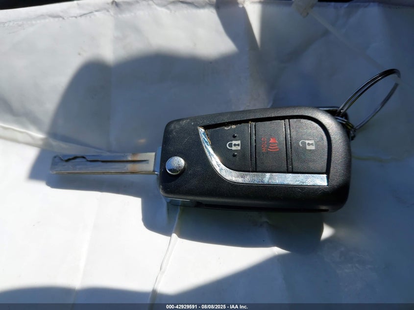 VIN NMTKHMBX3MR136871 2021 TOYOTA C-HR LE