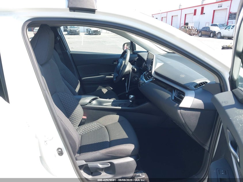 VIN NMTKHMBX3MR136871 2021 TOYOTA C-HR LE