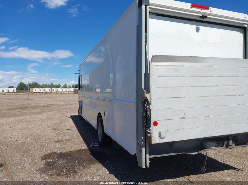 2018 Ford F-59 Commercial Stripped null other gasoline 1F66F5KY0J0A11433 photo #4