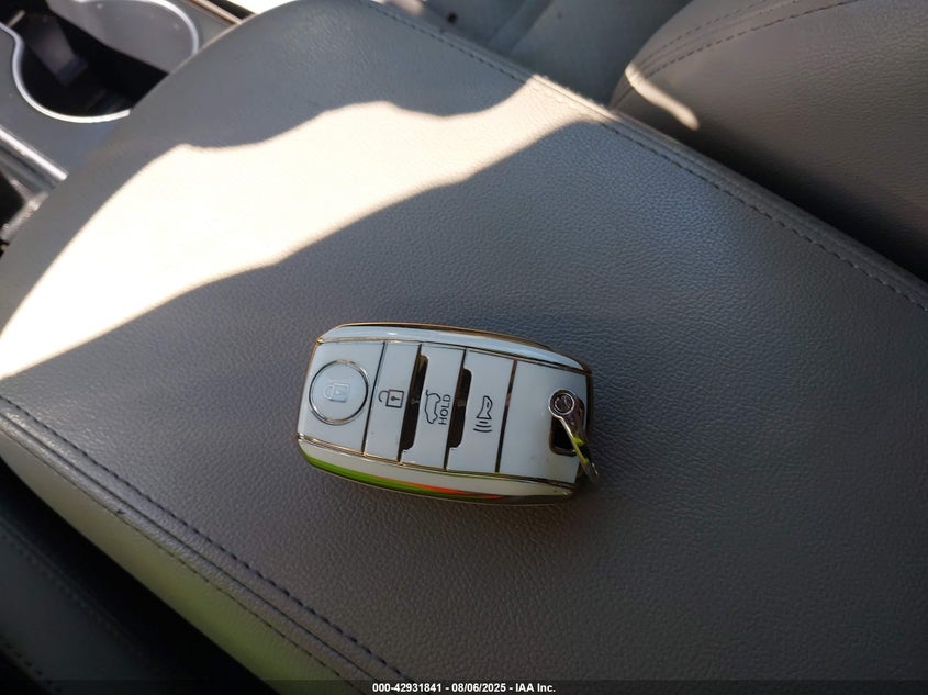 2017 Kia Sorento 3.3L Ex VIN: 5XYPHDA50HG286673 Lot: 42931841