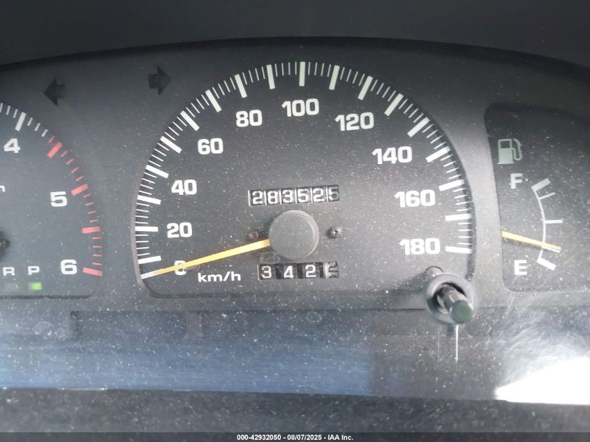 1998 Toyota Hilux VIN: KZN1859025915 Lot: 42932050