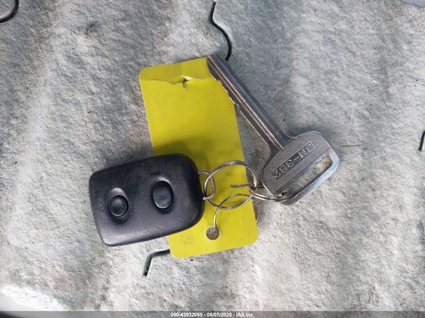 1998 Toyota Hilux VIN: KZN1859025915 Lot: 42932050