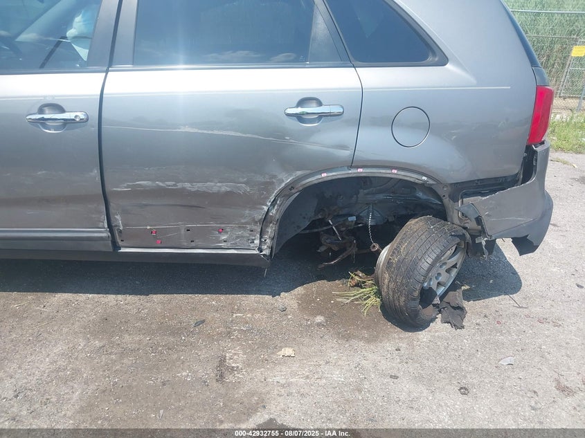 2011 Kia Sorento Lx V6 VIN: 5XYKTDA22BG158523 Lot: 42932755