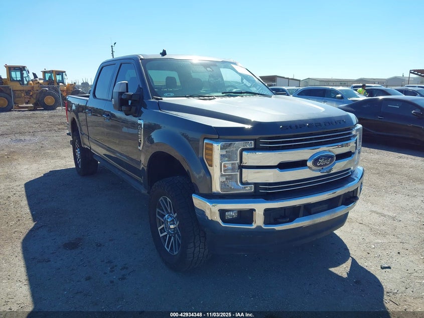 FORD F-250 LARIAT