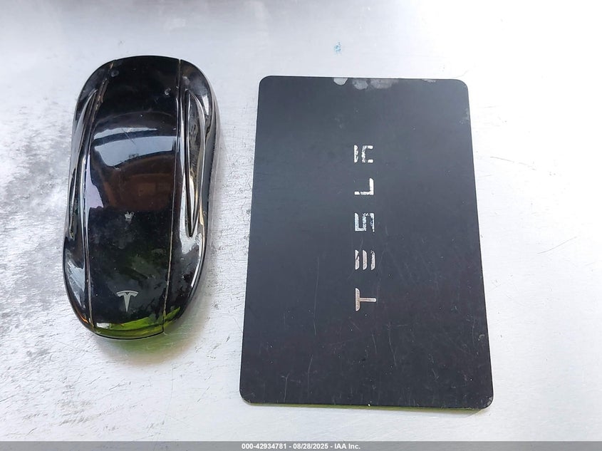 2022 Tesla Model X Plaid Tri Motor All-Wheel Drive VIN: 7SAXCBE65NF337483 Lot: 42934781