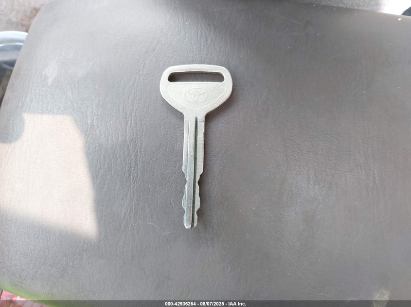 1998 Toyota Camry Le VIN: 4T1BG22K8WU230512 Lot: 42936264