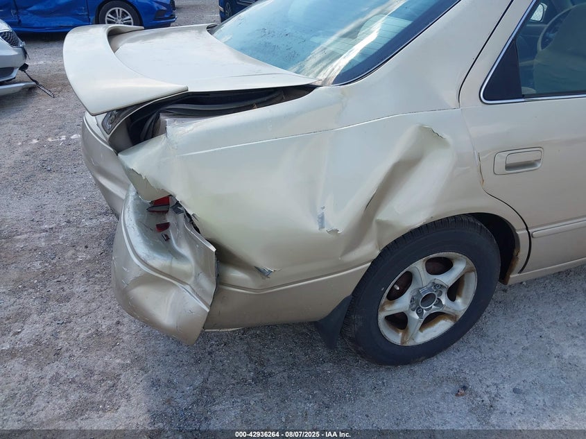 1998 Toyota Camry Le VIN: 4T1BG22K8WU230512 Lot: 42936264