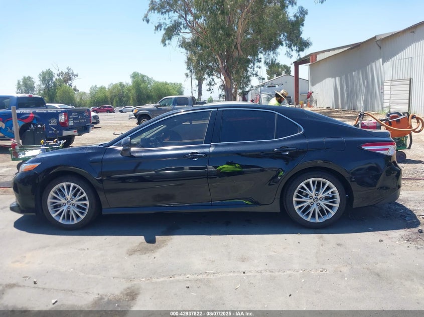 2018 Toyota Camry Le VIN: 4T1B11HK3JU022535 Lot: 42937822