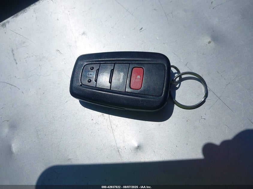 2018 Toyota Camry Le VIN: 4T1B11HK3JU022535 Lot: 42937822