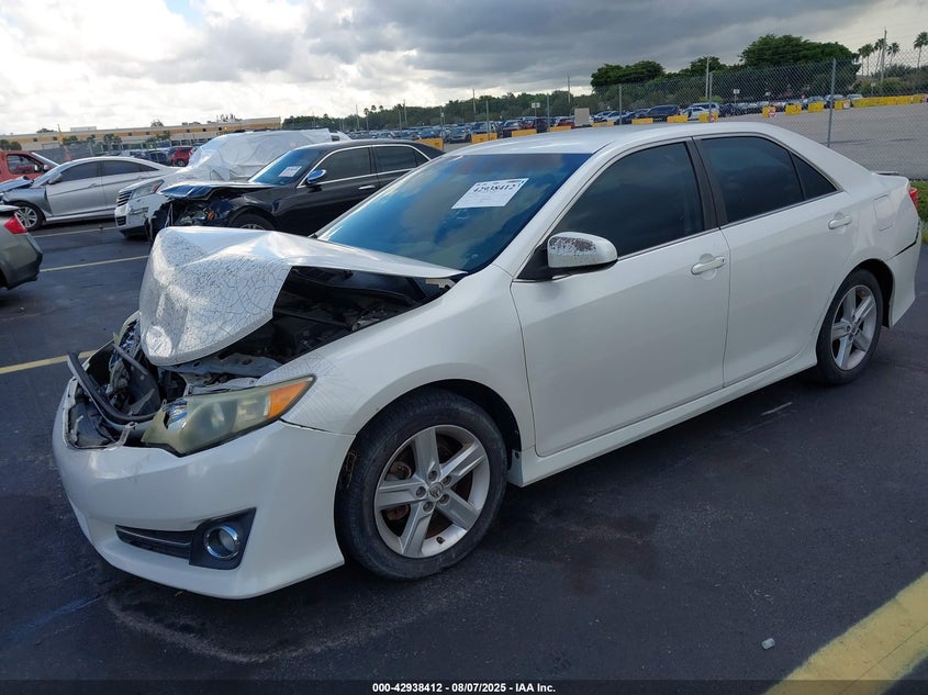 4T1BF1FKXEU452975 2014 TOYOTA CAMRY photo no. 2