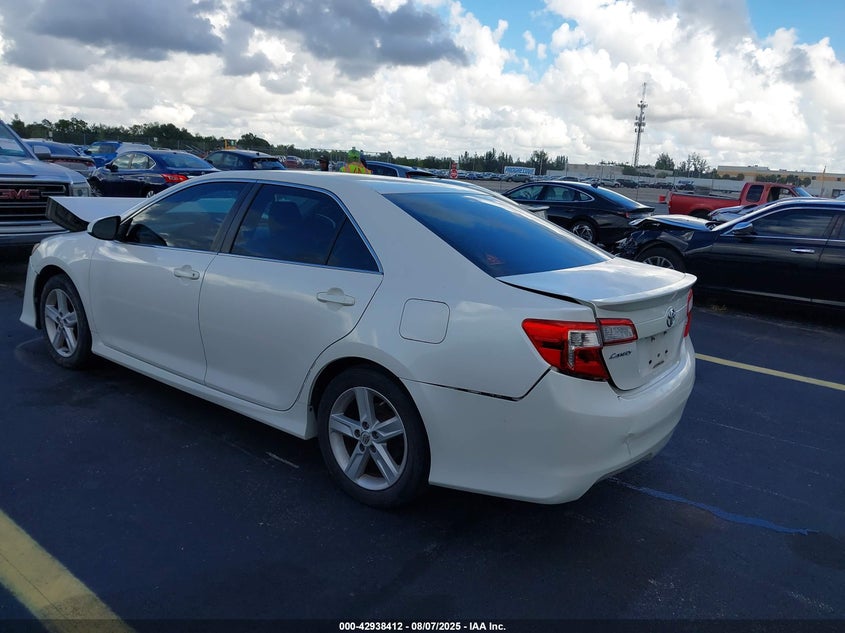 4T1BF1FKXEU452975 2014 TOYOTA CAMRY photo no. 3