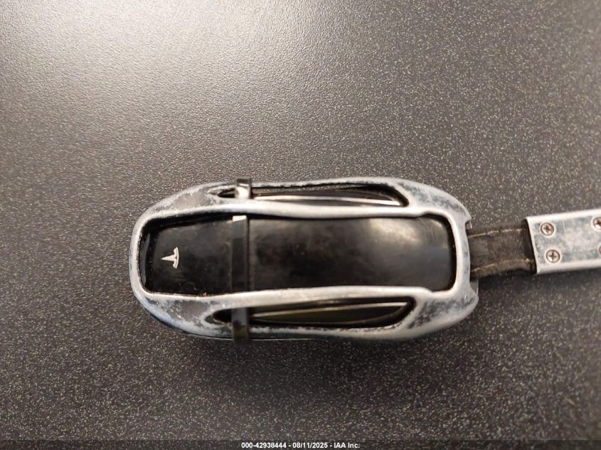 2017 Tesla Model X 100D/75D/90D VIN: 5YJXCBE2XHF068931 Lot: 42938444