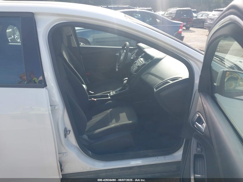 2015 FORD FOCUS SE - 1FADP3K23FL250195