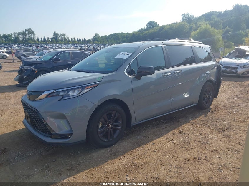 5TDXSKFC1RS141577 2024 TOYOTA SIENNA photo no. 2
