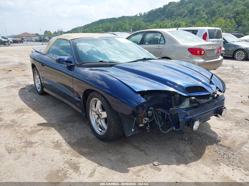 2G2FV32G822145817 2002 Pontiac Firebird Trans Am auction photo 1