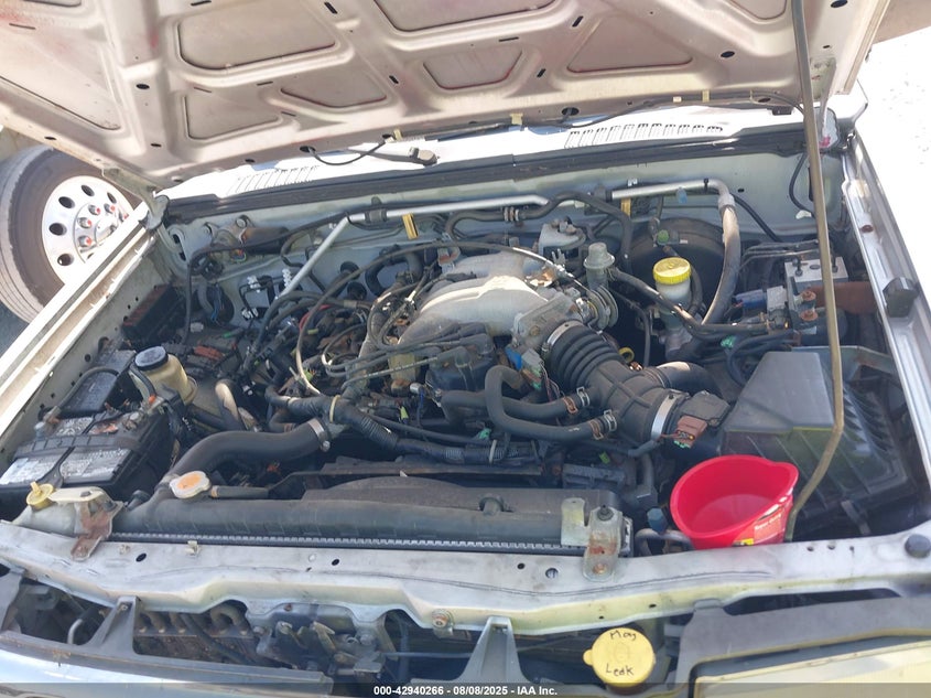 1N6ED26Y7YC322354 2000 NISSAN NAVARA (FRONTIER) photo no. 10