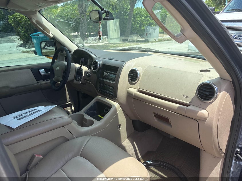 1FMRU17W94LB89274 2004 FORD EXPEDITION photo no. 5
