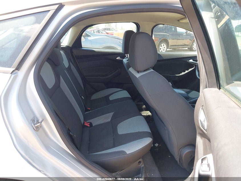 2014 Ford Focus Se VIN: 1FADP3K24EL300570 Lot: 42940677