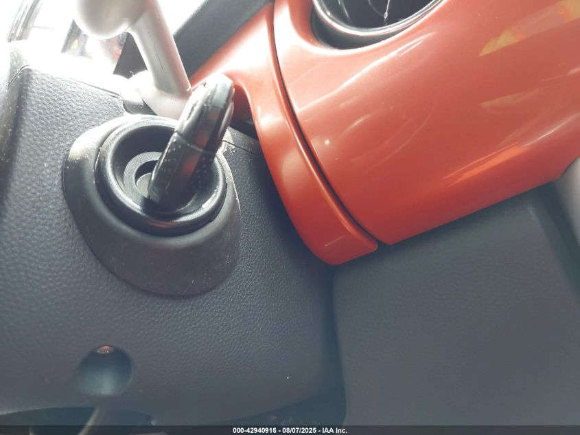 2005 Mini Cooper S VIN: WMWRH33425TF80261 Lot: 42940916