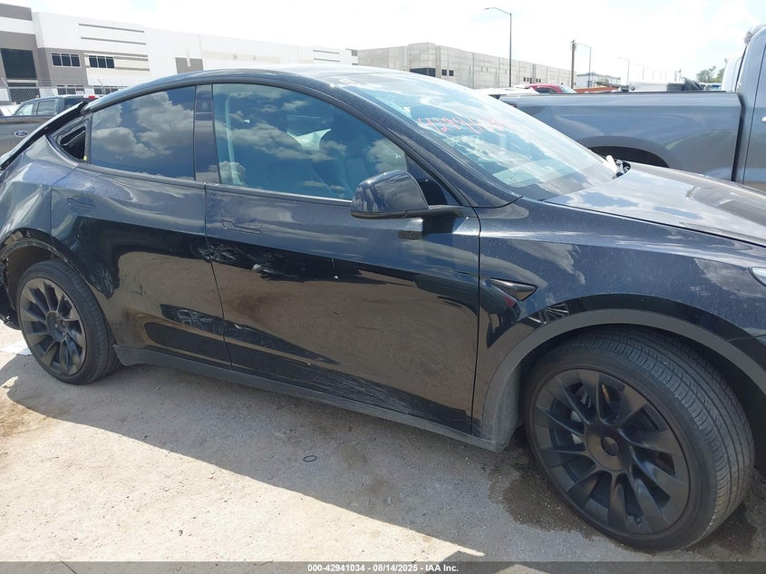 2022 Tesla Model Y Long Range Dual Motor All-Wheel Drive VIN: 7SAYGDEE8NA004042 Lot: 42941034