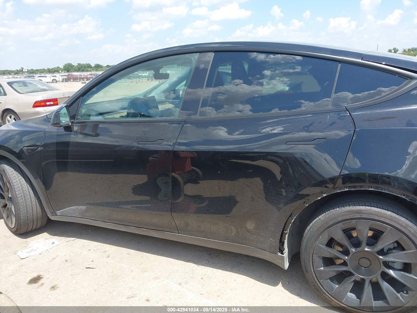 2022 Tesla Model Y Long Range Dual Motor All-Wheel Drive VIN: 7SAYGDEE8NA004042 Lot: 42941034