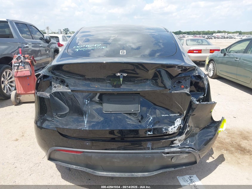 2022 Tesla Model Y Long Range Dual Motor All-Wheel Drive VIN: 7SAYGDEE8NA004042 Lot: 42941034