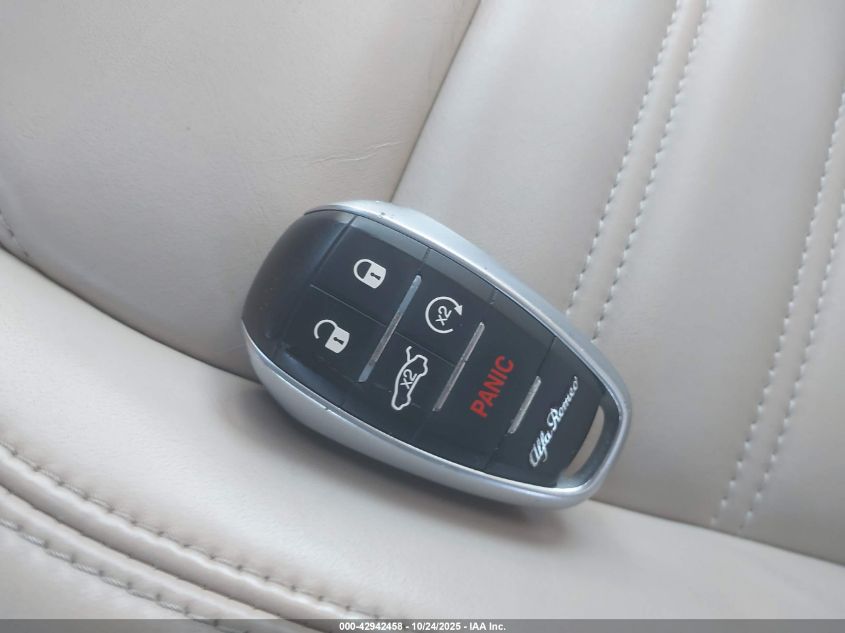 2017 Alfa Romeo Giulia Ti Awd VIN: ZARFAEEN5H7537108 Lot: 42942458