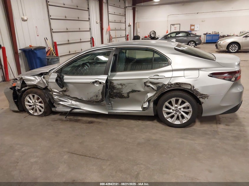 2022 Toyota Camry Le VIN: 4T1C11AK2NU052242 Lot: 42943151