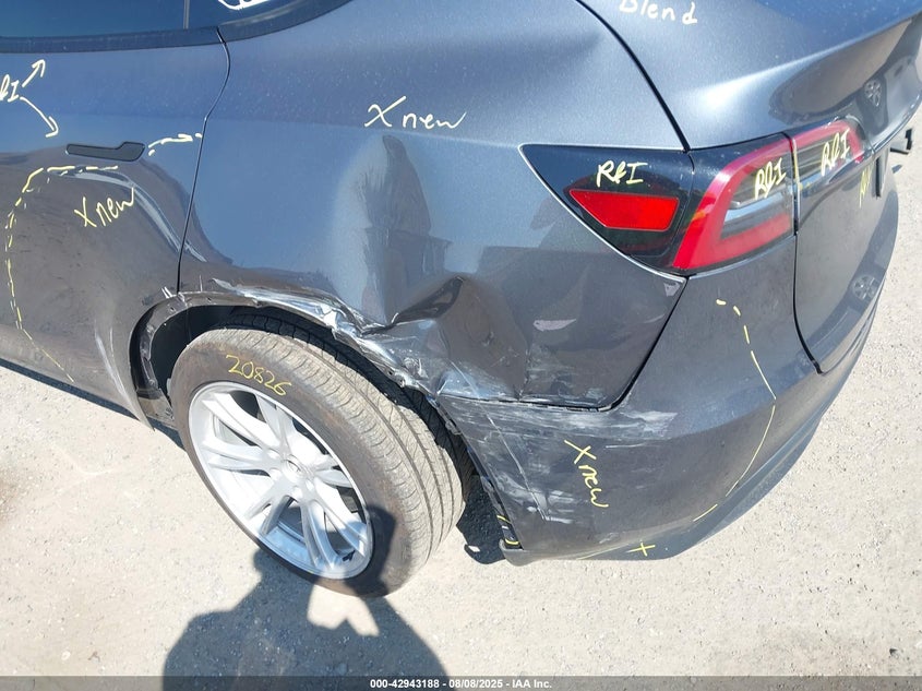 2023 Tesla Model Y Awd/Long Range Dual Motor All-Wheel Drive VIN: 7SAYGDEE8PA081576 Lot: 42943188