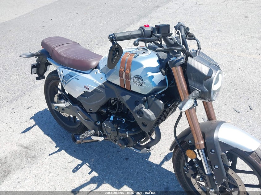 VIN: LXAPRXP45PX000211 2023 AVANTI 5550