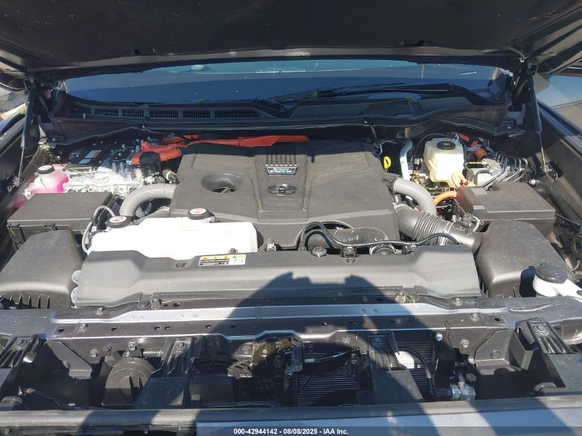 2025 Toyota Tundra - 5TFWC5DB1SX102265