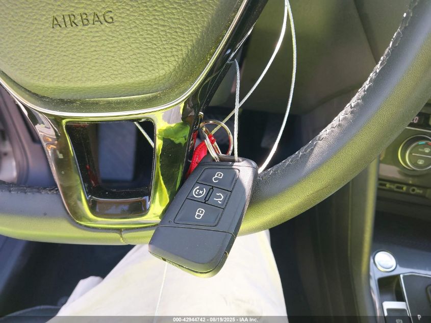 2020 Volkswagen Tiguan 2.0T Se/2.0T Se R-Line Black/2.0T Sel VIN: 3VV3B7AX1LM138208 Lot: 42944742