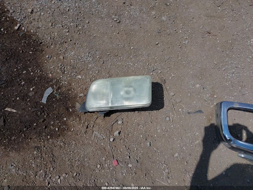 2003 Chevrolet Tracker Hard Top Base VIN: 2CNBJ134136942947 Lot: 42947463