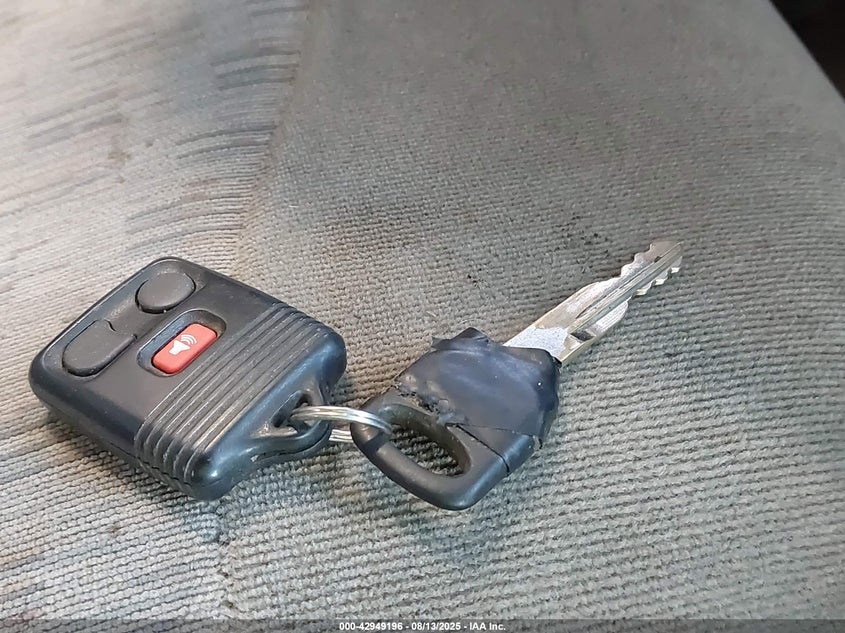 1999 Ford F-250 Lariat/Xl/Xlt VIN: 1FTNX21L3XEC32899 Lot: 42949196