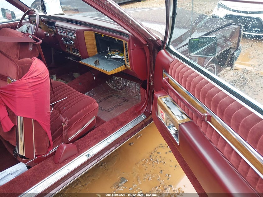 1983 CADILLAC DEVILLE — zdjęcie 5