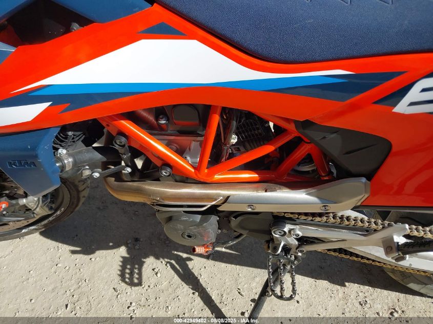 2023 Ktm 690 Smc R VIN: VBKLSV40XPM751283 Lot: 42949402