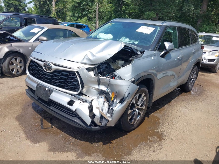 2020 TOYOTA HIGHLANDER auction photo 2