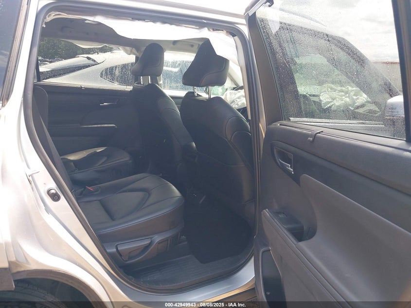 2020 TOYOTA HIGHLANDER auction photo 8