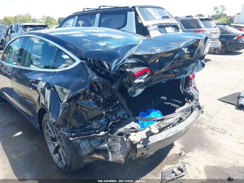 2018 Tesla Model 3 Long Range/Mid Range VIN: 5YJ3E1EA6JF152440 Lot: 42949964