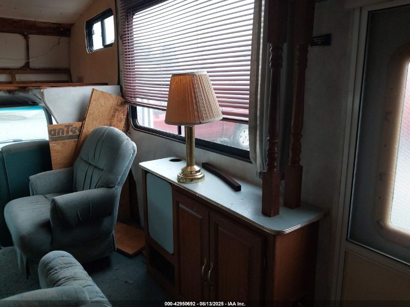 1995 Ford Econoline E350 Cutaway Van VIN: 1FDKE30G5SHB51134 Lot: 42950692