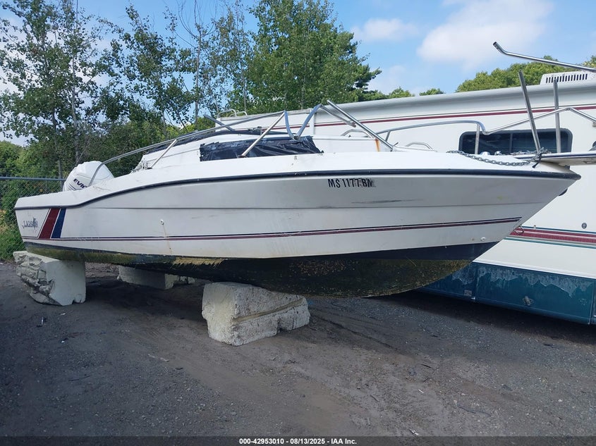 1990 Larson Other white null null LAR27514A090 photo #1