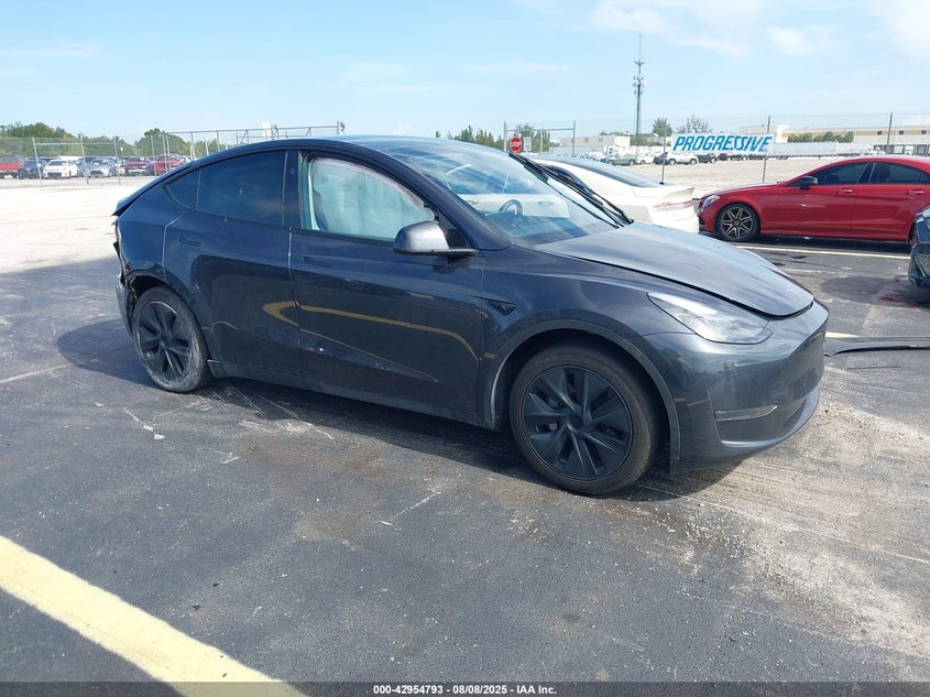 2024 TESLA MODEL Y  (VIN: 7SAYGDED7RF113057)