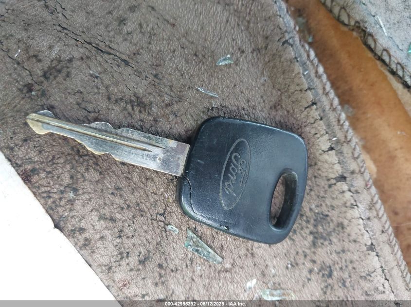 2001 Ford Expedition Eddie Bauer VIN: 1FMPU18L61LB28214 Lot: 42955392