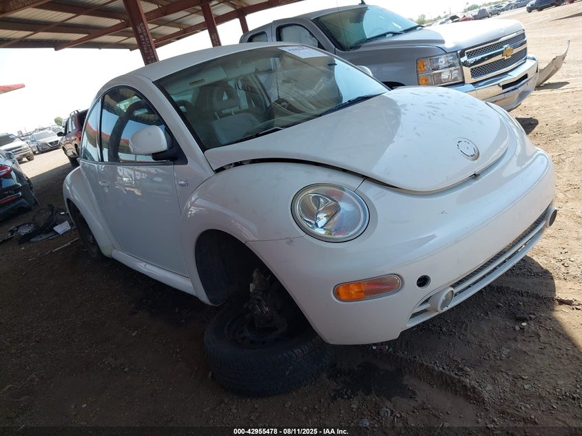 2000 Volkswagen New Beetle Gls white hatchback gasoline 3VWCC21C4YM470241 photo #1