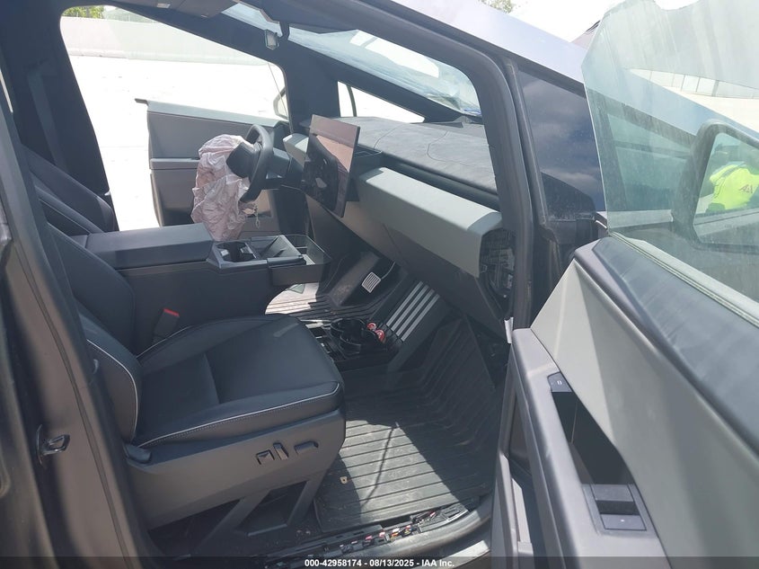 2024 TESLA CYBERTRUCK U   U(VIN: 7G2CEHEE3RA032760